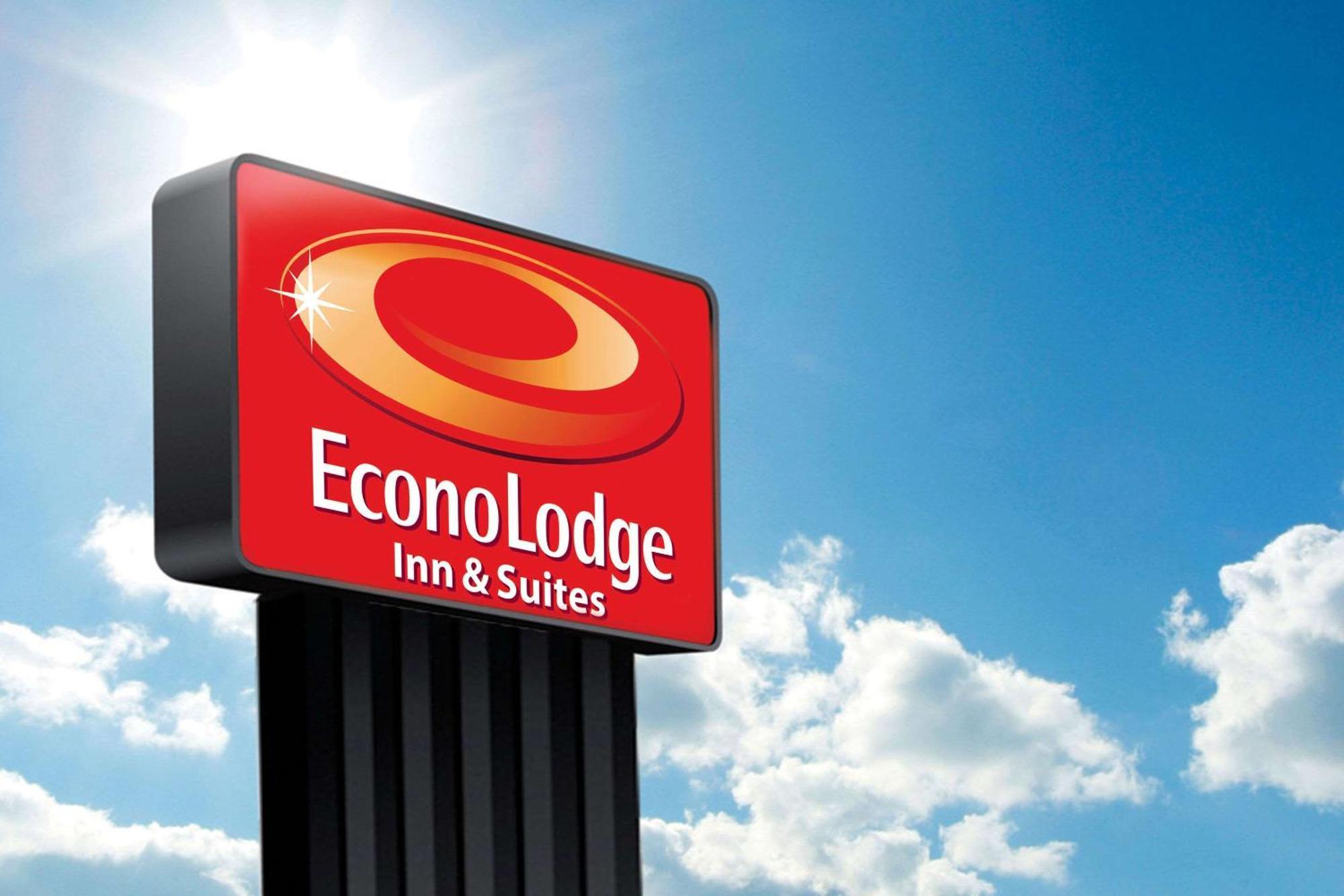 Econo Lodge Inn & Suites 钱诺夫 外观 照片